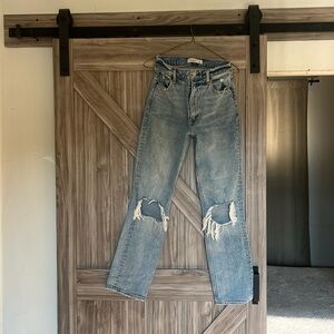 90s ultra high rise straight jeans w/rip